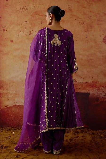Shop Vinita Bhansali Purple , Organza Embroidery, Sequins, Zari V-neck Naaznin Anarkali Set at Aza Fashions Shop_Vinita Bhansali_Purple , Organza Embroidery, Sequins, Zari V-neck Naaznin Anarkali Set _at_Aza_Fashions