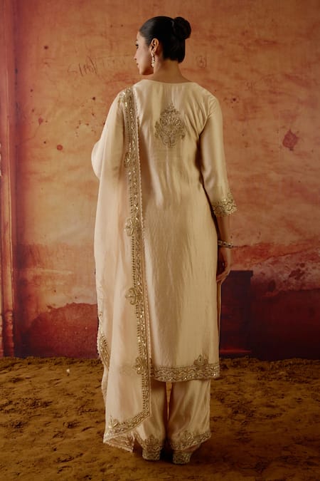 Shop Vinita Bhansali Ivory , Organza Embroidery, Sequins, Pearls, Metallic Aafsa Kurta Set at Aza Fashions Shop_Vinita Bhansali_Ivory , Organza Embroidery, Sequins, Pearls, Metallic Aafsa Kurta Set _at_Aza_Fashions
