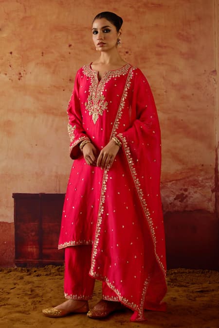 Buy Vinita Bhansali Red , Organza Embroidery, Sequins Split V-neck Eka Kurta Set Online at Aza Fashions Buy_Vinita Bhansali_Red , Organza Embroidery, Sequins Split V-neck Eka Kurta Set _Online_at_Aza_Fashions