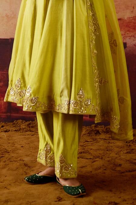 Vinita Bhansali Green , Organza Embroidery, Sequins V-neck Shehnaaz Anarkali Set Online at Aza Fashions Vinita Bhansali_Green , Organza Embroidery, Sequins V-neck Shehnaaz Anarkali Set _Online_at_Aza_Fashions