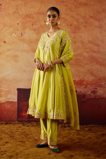 Vinita Bhansali Green , Organza Embroidery, Sequins V-neck Shehnaaz Anarkali Set at Aza Fashions Vinita Bhansali_Green , Organza Embroidery, Sequins V-neck Shehnaaz Anarkali Set _at_Aza_Fashions