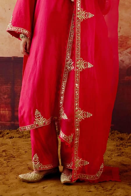 Vinita Bhansali Red , Organza Embroidery, Metallic Thread, Sequins, Noor Kurta Set Online at Aza Fashions Vinita Bhansali_Red , Organza Embroidery, Metallic Thread, Sequins, Noor Kurta Set _Online_at_Aza_Fashions