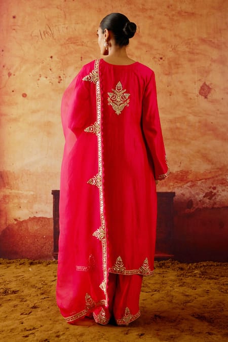 Shop Vinita Bhansali Red , Organza Embroidery, Metallic Thread, Sequins, Noor Kurta Set at Aza Fashions Shop_Vinita Bhansali_Red , Organza Embroidery, Metallic Thread, Sequins, Noor Kurta Set _at_Aza_Fashions
