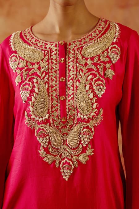 Shop Vinita Bhansali Red , Organza Embroidery, Metallic Thread, Sequins, Noor Kurta Set Online at Aza Fashions Shop_Vinita Bhansali_Red , Organza Embroidery, Metallic Thread, Sequins, Noor Kurta Set _Online_at_Aza_Fashions