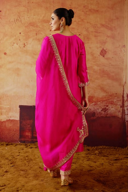 Shop Vinita Bhansali Pink , Organza Embroidery, Sequins, Mirrors, Zari, Raagini Kurta Set at Aza Fashions Shop_Vinita Bhansali_Pink , Organza Embroidery, Sequins, Mirrors, Zari, Raagini Kurta Set _at_Aza_Fashions