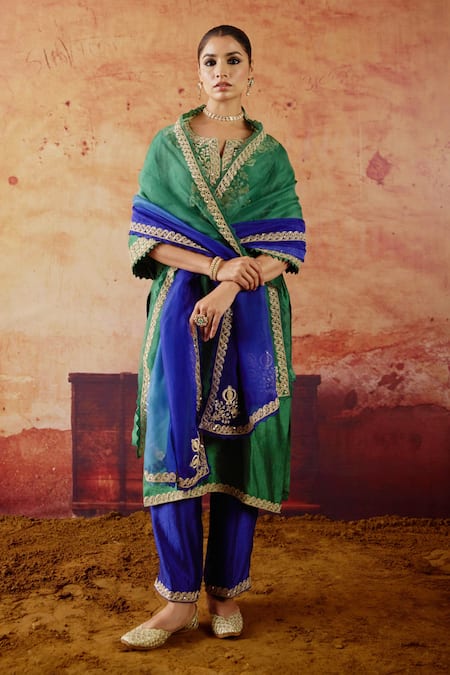 Shop Vinita Bhansali Green , Organza Embroidery, Sequins, Gota Patti Pankhuri Kurta Set Online at Aza Fashions Shop_Vinita Bhansali_Green , Organza Embroidery, Sequins, Gota Patti Pankhuri Kurta Set _Online_at_Aza_Fashions