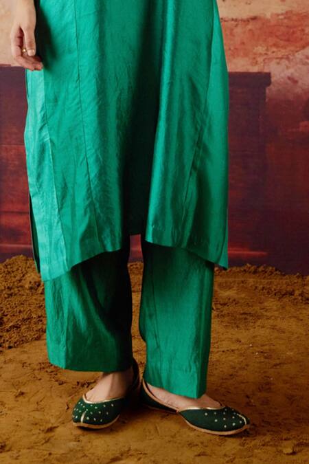 Vinita Bhansali Emerald Green Silk Embroidery, Sequins, Zari, Stones V-neck Maryam Kaftan Set Online at Aza Fashions Vinita Bhansali_Emerald Green Silk Embroidery, Sequins, Zari, Stones V-neck Maryam Kaftan Set _Online_at_Aza_Fashions