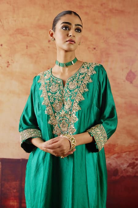 Buy Vinita Bhansali Emerald Green Silk Embroidery, Sequins, Zari, Stones V-neck Maryam Kaftan Set Online at Aza Fashions Buy_Vinita Bhansali_Emerald Green Silk Embroidery, Sequins, Zari, Stones V-neck Maryam Kaftan Set _Online_at_Aza_Fashions