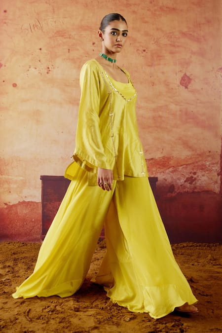 Vinita Bhansali Green Silk, Crepe Embroidery, Sequins Plunge Neck, Arisa Kurta Gharara Set at Aza Fashions Vinita Bhansali_Green Silk, Crepe Embroidery, Sequins Plunge Neck, Arisa Kurta Gharara Set _at_Aza_Fashions