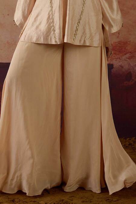 Vinita Bhansali_Ivory Silk, Crepe Embroidery, Sequins Plunge Neck, Arisa Kurta Gharara Set _Online_at_Aza_Fashions