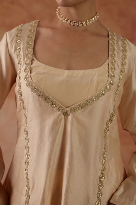 Buy_Vinita Bhansali_Ivory Silk, Crepe Embroidery, Sequins Plunge Neck, Arisa Kurta Gharara Set _Online_at_Aza_Fashions