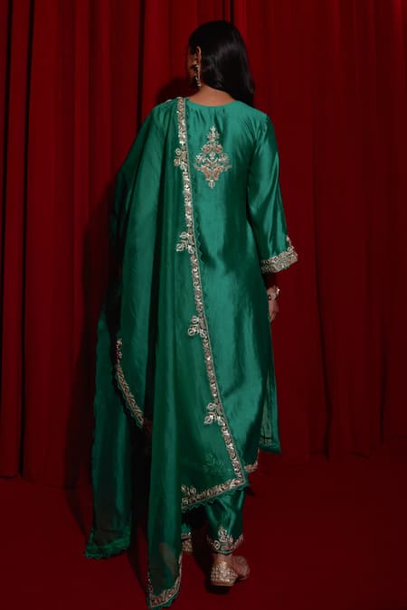 Shop Vinita Bhansali Green , Organza Embroidery, Sequins, Pearls, Metallic Hiral Kurta Set at Aza Fashions Shop_Vinita Bhansali_Green , Organza Embroidery, Sequins, Pearls, Metallic Hiral Kurta Set _at_Aza_Fashions