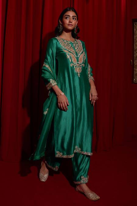 Shop Vinita Bhansali Green , Organza Embroidery, Sequins, Pearls, Metallic Hiral Kurta Set Online at Aza Fashions Shop_Vinita Bhansali_Green , Organza Embroidery, Sequins, Pearls, Metallic Hiral Kurta Set _Online_at_Aza_Fashions