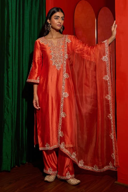 Vinita Bhansali Orange , Organza Embroidery, Sequins, Zari V-neck Saanjh Kurta Set Online at Aza Fashions Vinita Bhansali_Orange , Organza Embroidery, Sequins, Zari V-neck Saanjh Kurta Set _Online_at_Aza_Fashions