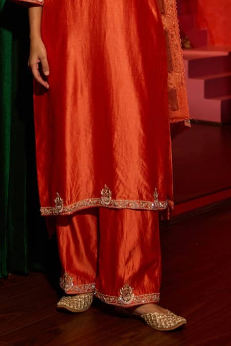 Buy Vinita Bhansali Orange , Organza Embroidery, Sequins, Zari V-neck Saanjh Kurta Set Online at Aza Fashions Buy_Vinita Bhansali_Orange , Organza Embroidery, Sequins, Zari V-neck Saanjh Kurta Set _Online_at_Aza_Fashions