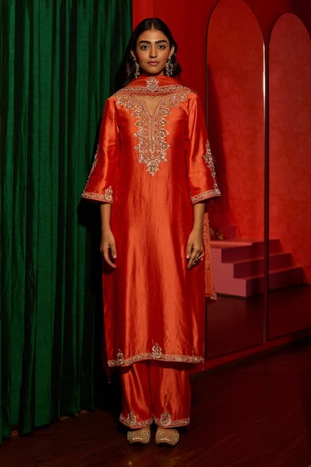 Buy Vinita Bhansali Orange , Organza Embroidery, Sequins, Zari V-neck Saanjh Kurta Set Buy_Vinita Bhansali_Orange , Organza Embroidery, Sequins, Zari V-neck Saanjh Kurta Set