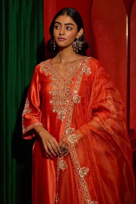 Shop Vinita Bhansali Orange , Organza Embroidery, Sequins, Zari V-neck Saanjh Kurta Set Shop_Vinita Bhansali_Orange , Organza Embroidery, Sequins, Zari V-neck Saanjh Kurta Set