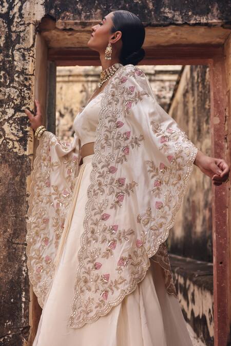 Shop Vinita Bhansali Ivory Crepe Open , Sweetheart Ambrai Hand Embroidered Cape Skirt Set Online at Aza Fashions Shop_Vinita Bhansali_Ivory Crepe Open , Sweetheart Ambrai Hand Embroidered Cape Skirt Set _Online_at_Aza_Fashions