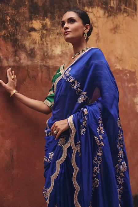 Shop Vinita Bhansali Emerald Green Silk Embroidery, Zari, The Morni Scalloped Saree With Blouse Online at Aza Fashions Shop_Vinita Bhansali_Emerald Green Silk Embroidery, Zari, The Morni Scalloped Saree With Blouse _Online_at_Aza_Fashions