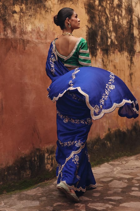 Shop Vinita Bhansali Emerald Green Silk Embroidery, Zari, The Morni Scalloped Saree With Blouse at Aza Fashions Shop_Vinita Bhansali_Emerald Green Silk Embroidery, Zari, The Morni Scalloped Saree With Blouse _at_Aza_Fashions