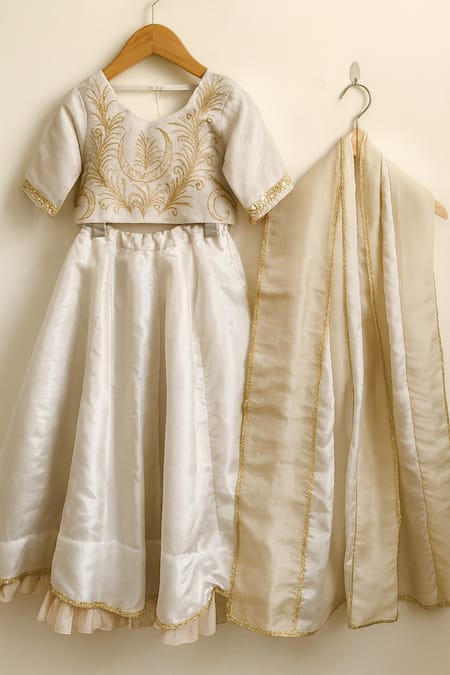 MI Dulce AN'YA Silver Tissue, Silk Embroidery, Zari, Piping, Gota Constellation Lehenga Set Online at Aza Fashions MI Dulce AN'YA_Silver Tissue, Silk Embroidery, Zari, Piping, Gota Constellation Lehenga Set _Online_at_Aza_Fashions