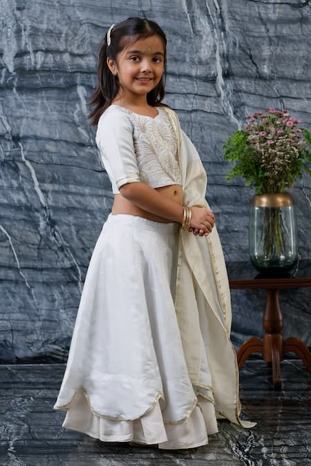 Buy MI Dulce AN'YA Silver Tissue, Silk Embroidery, Zari, Piping, Gota Constellation Lehenga Set Online at Aza Fashions Buy_MI Dulce AN'YA_Silver Tissue, Silk Embroidery, Zari, Piping, Gota Constellation Lehenga Set _Online_at_Aza_Fashions