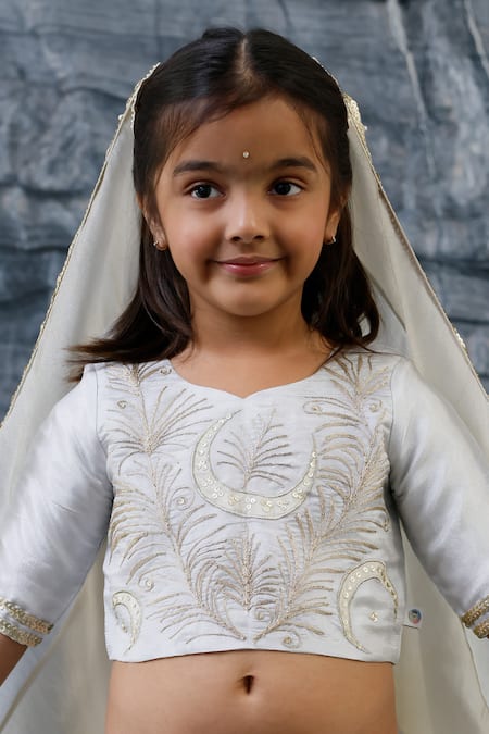 Shop MI Dulce AN'YA Silver Tissue, Silk Embroidery, Zari, Piping, Gota Constellation Lehenga Set Online at Aza Fashions Shop_MI Dulce AN'YA_Silver Tissue, Silk Embroidery, Zari, Piping, Gota Constellation Lehenga Set _Online_at_Aza_Fashions