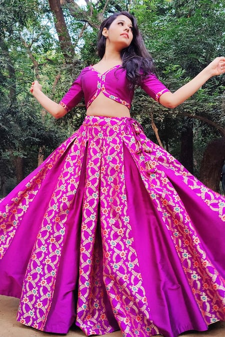 Amaltas Couture Purple Silk, Brocade Embroidery, Zari V-neck Banarasi Lehenga Set at Aza Fashions Amaltas Couture_Purple Silk, Brocade Embroidery, Zari V-neck Banarasi Lehenga Set _at_Aza_Fashions