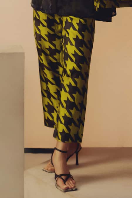 Kavya Singh Kundu_Green Silk Jacob Houndstooth Blazer And Pant Set _Online_at_Aza_Fashions