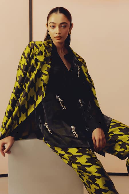 Kavya Singh Kundu_Green Silk Jacob Houndstooth Blazer And Pant Set _at_Aza_Fashions
