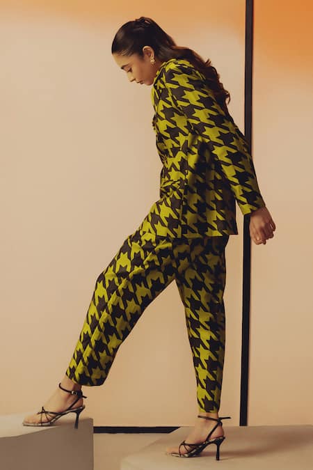 Buy_Kavya Singh Kundu_Green Silk Jacob Houndstooth Blazer And Pant Set 