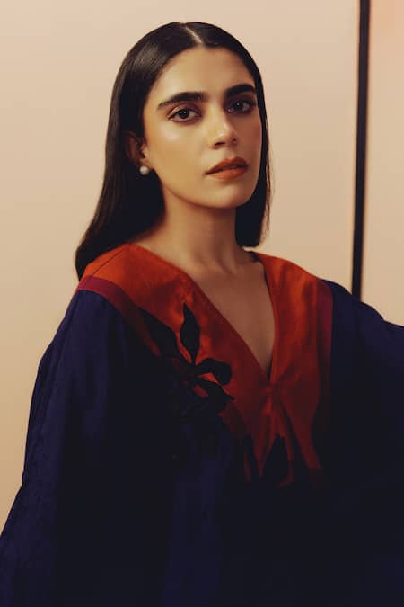 Kavya Singh Kundu Purple Silk Embroidery V-neck Len Kaftan Online at Aza Fashions Kavya Singh Kundu_Purple Silk Embroidery V-neck Len Kaftan _Online_at_Aza_Fashions