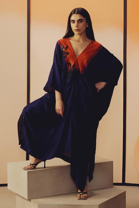 Kavya Singh Kundu Len Embroidered V-Neck Kaftan 