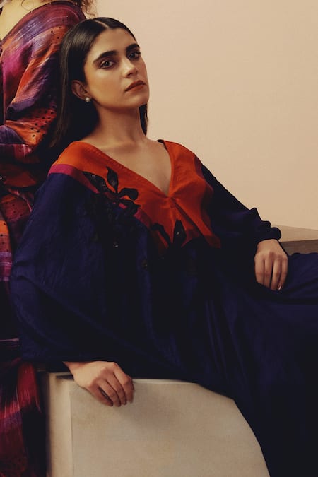 Buy Kavya Singh Kundu Purple Silk Embroidery V-neck Len Kaftan Buy_Kavya Singh Kundu_Purple Silk Embroidery V-neck Len Kaftan