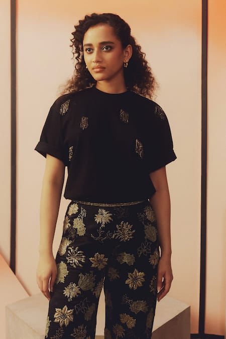 Kavya Singh Kundu Knox Hand Embroidered T-Shirt 