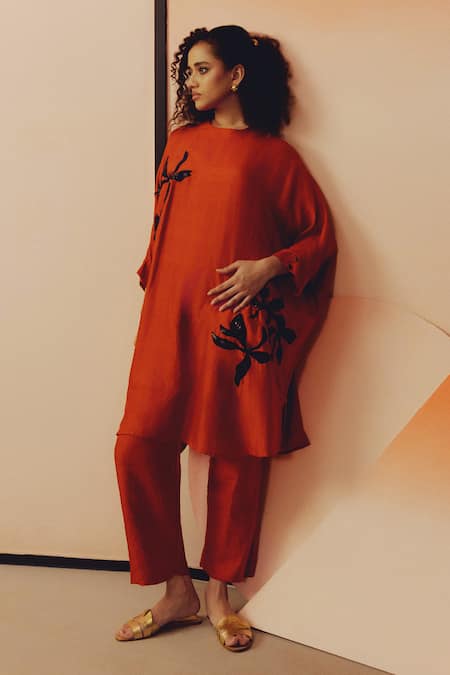 Kavya Singh Kundu_Rust Silk Embroidery Round Neck Bela Hand Kurta Set _at_Aza_Fashions