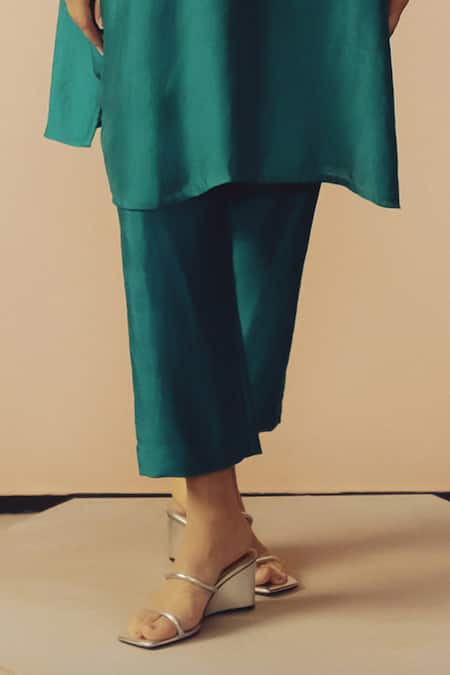 Kavya Singh Kundu_Green Silk Embroidery Round Neck Hank Kurta And Pant Set _Online_at_Aza_Fashions