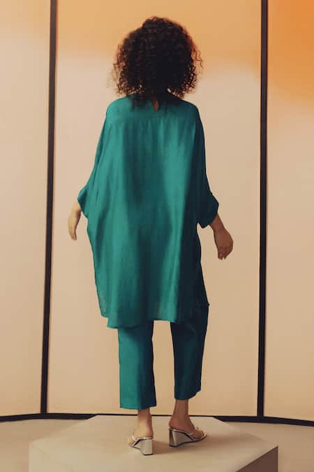 Kavya Singh Kundu Hank Hand Embroidered Kurta & Pant Set 