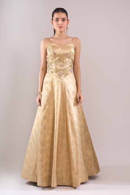 Samyukta Singhania_Gold Brocade, Net Embroidery Sweetheart Neck Hand Lehenga Set _Online_at_Aza_Fashions