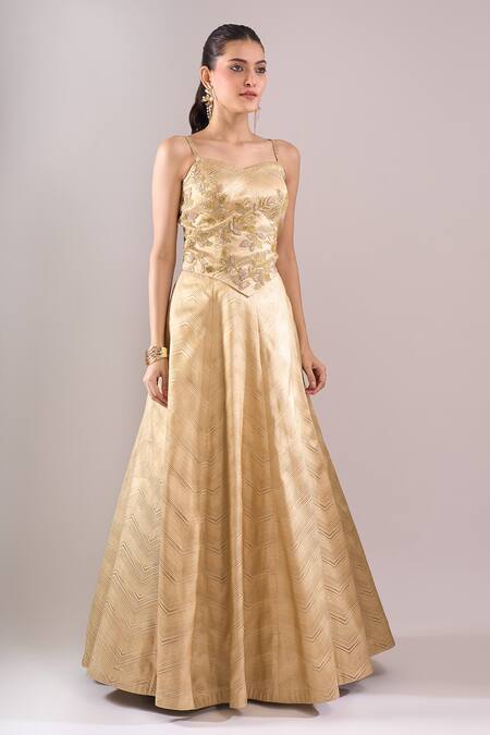 Buy_Samyukta Singhania_Gold Brocade, Net Embroidery Sweetheart Neck Hand Lehenga Set _Online_at_Aza_Fashions