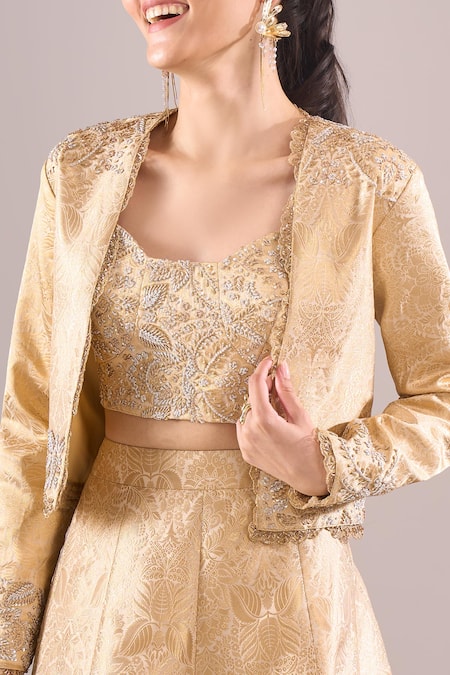 Samyukta Singhania_Gold Brocade Embroidery, Sequins Sweetheart Neck, Hand Lehenga Set With Cape _at_Aza_Fashions