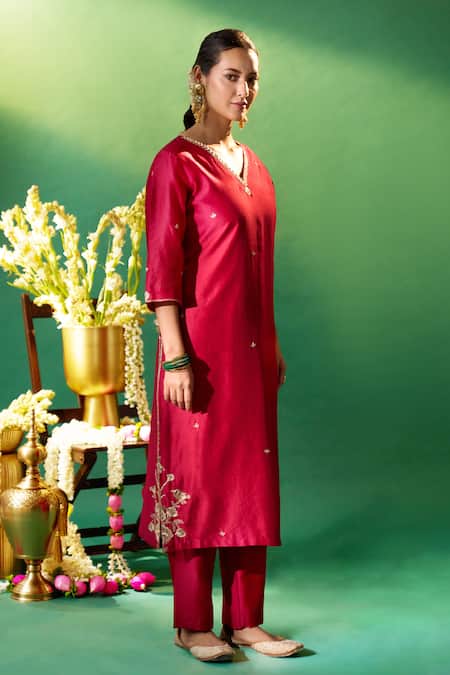 Samyukta Singhania Magenta Chanderi Silk Embroidery, Metallic Thread, Gota Patti Hand Kurta Set at Aza Fashions Samyukta Singhania_Magenta Chanderi Silk Embroidery, Metallic Thread, Gota Patti Hand Kurta Set _at_Aza_Fashions