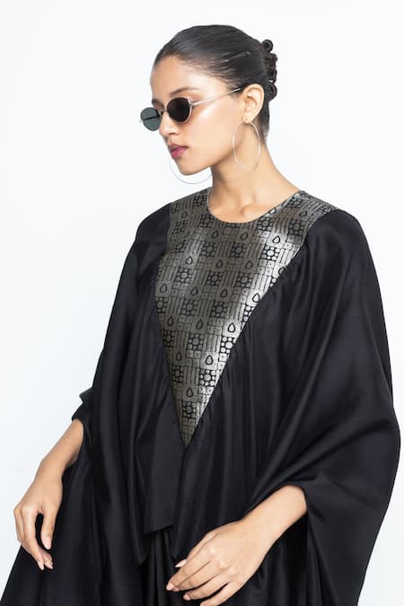 Buy_SOBARIKO_Black Modal, Satin Round Neck Trisha Silk Cape And Skirt Set 