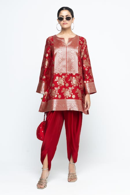 SOBARIKO Gul Floral Brocade Kurta With Dhoti Pant