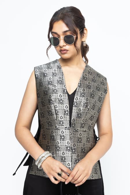 SOBARIKO Black Silk, Modal, Satin Metallic Thread V-neck Alia Gilet With Jumpsuit at Aza Fashions SOBARIKO_Black Silk, Modal, Satin Metallic Thread V-neck Alia Gilet With Jumpsuit _at_Aza_Fashions