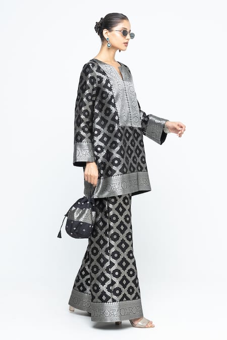 SOBARIKO_Black Silk Zari Split V-neck Heera Brocade Jaal Kurta With Pant _Online_at_Aza_Fashions