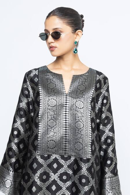 Buy_SOBARIKO_Black Silk Zari Split V-neck Heera Brocade Jaal Kurta With Pant _Online_at_Aza_Fashions