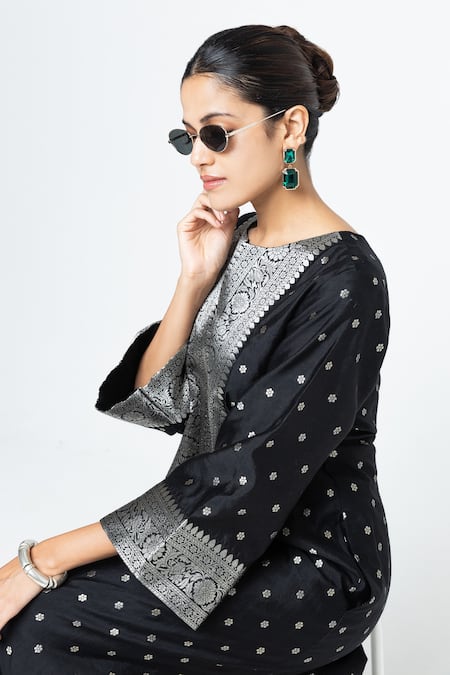 SOBARIKO Black Silk Zari, Embroidery Split V-neck Nats Brocade Kaftan Online at Aza Fashions SOBARIKO_Black Silk Zari, Embroidery Split V-neck Nats Brocade Kaftan _Online_at_Aza_Fashions