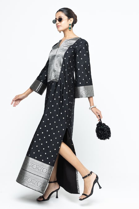 Buy SOBARIKO Black Silk Zari, Embroidery Split V-neck Nats Brocade Kaftan Online at Aza Fashions Buy_SOBARIKO_Black Silk Zari, Embroidery Split V-neck Nats Brocade Kaftan _Online_at_Aza_Fashions