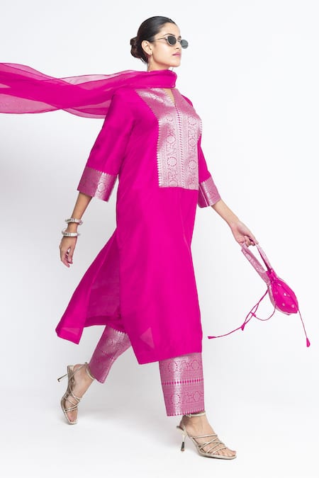 SOBARIKO Pink Silk, Organza Zari Split V-neck Seher Woven Tunic Pant Set at Aza Fashions SOBARIKO_Pink Silk, Organza Zari Split V-neck Seher Woven Tunic Pant Set _at_Aza_Fashions